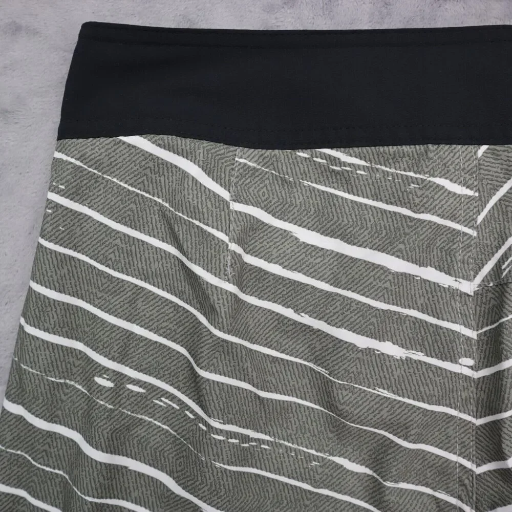 Under Armour Shorts Mens 30 Green White Board Swim Trunks Bathing Suit Pocket